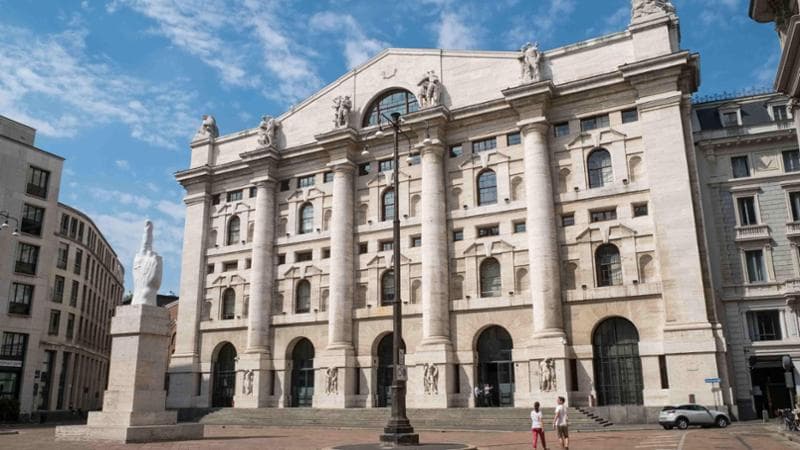 Le Borse oggi, 19 dicembre. Europa prudente dopo l’accordo per gli aiuti a Kiev