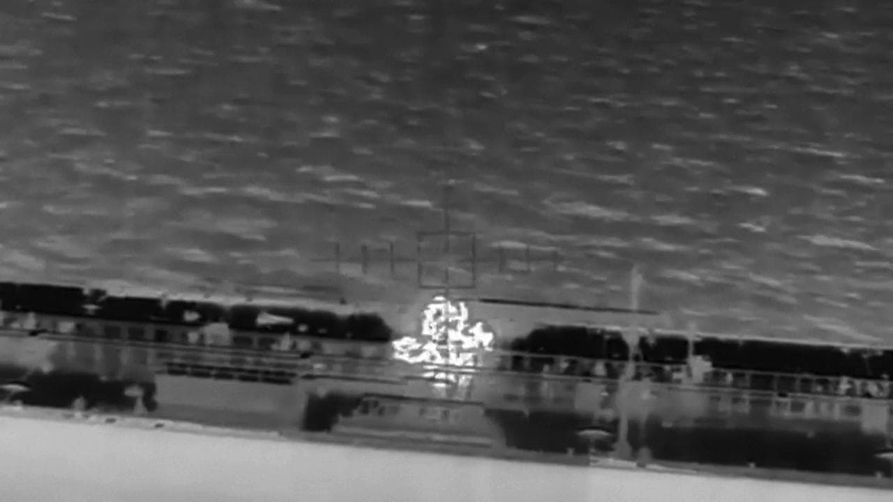 Droni ucraini contro la "flotta ombra" russa: il video del raid su una petroliera