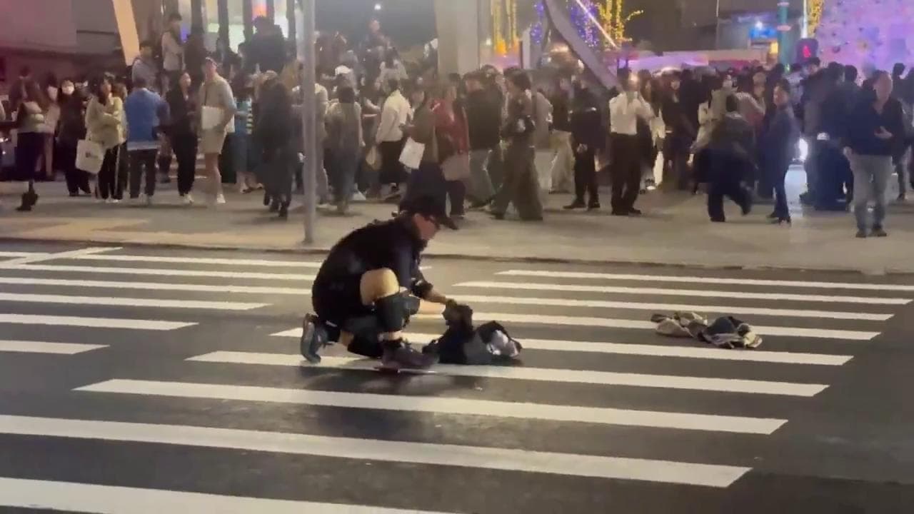 Taiwan, attacca con coltello e fumogeni e fa tre morti in metro: il video dell'aggressione