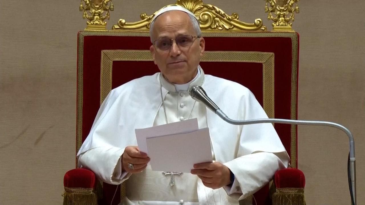 Vaticano, papa Leone omaggia Francesco: "Voce profetica di una Chiesa attenta ai più poveri"