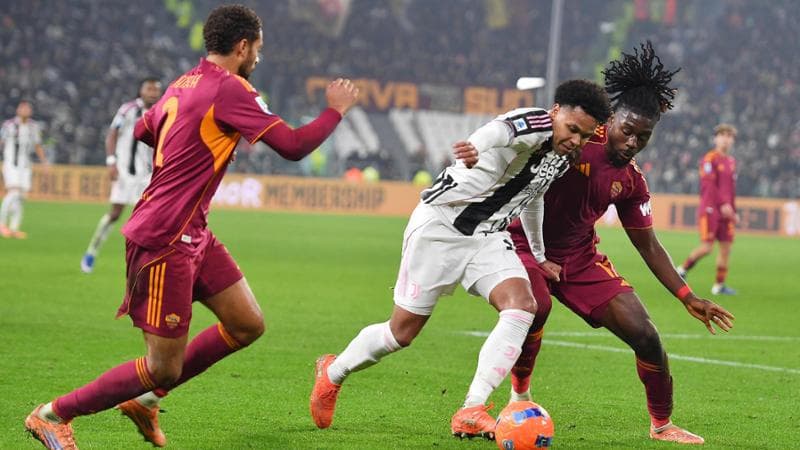McKennie in azione contro la Roma