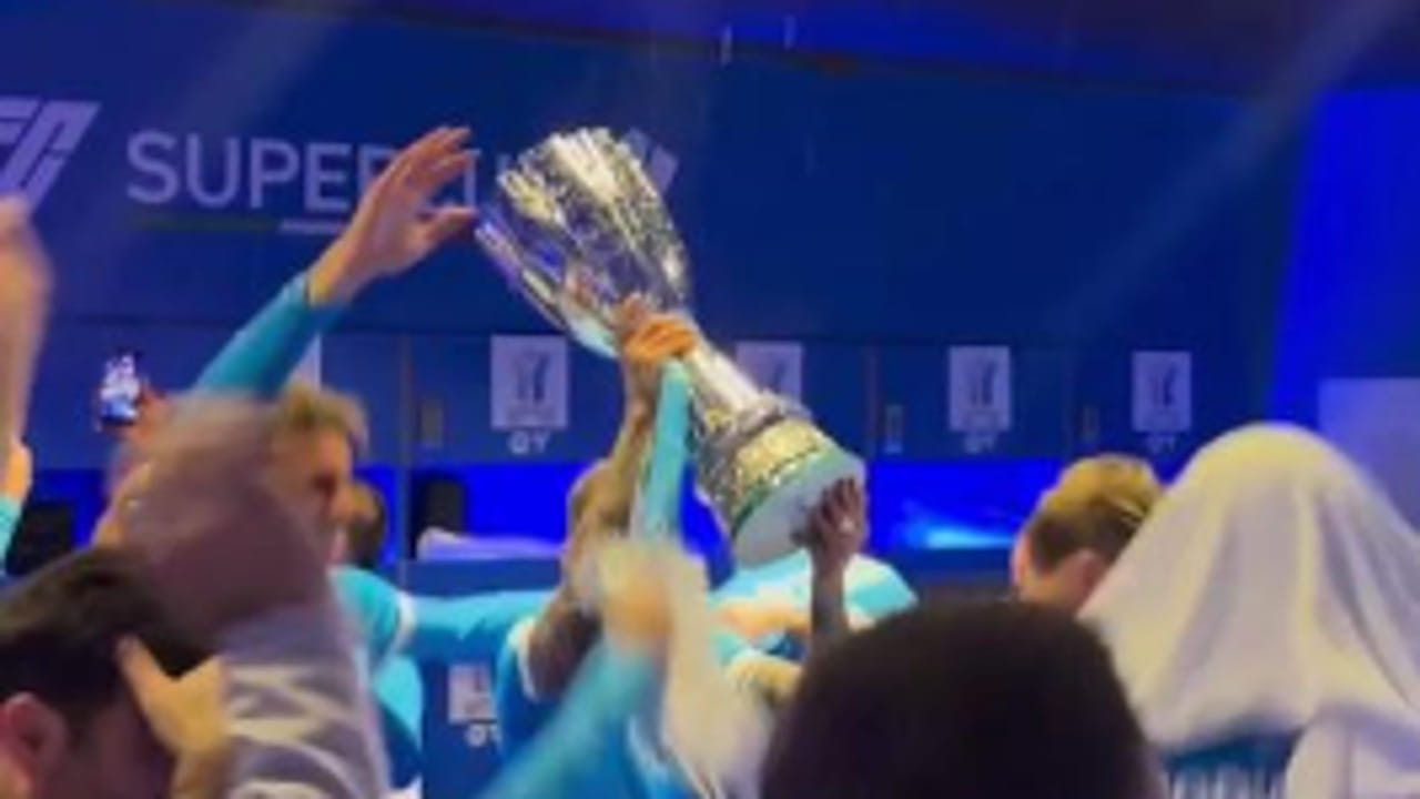 Supercoppa vinta dal Napoli, la festa nello spogliatoio