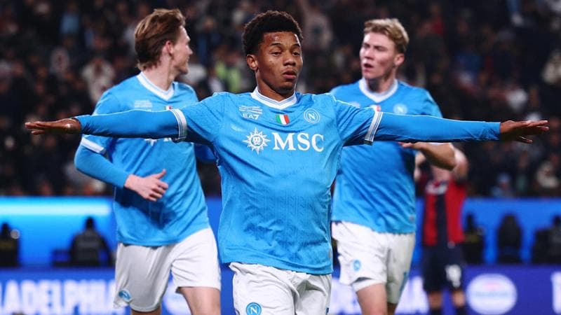 Neres festeggia il suo secondo gol al Bologna