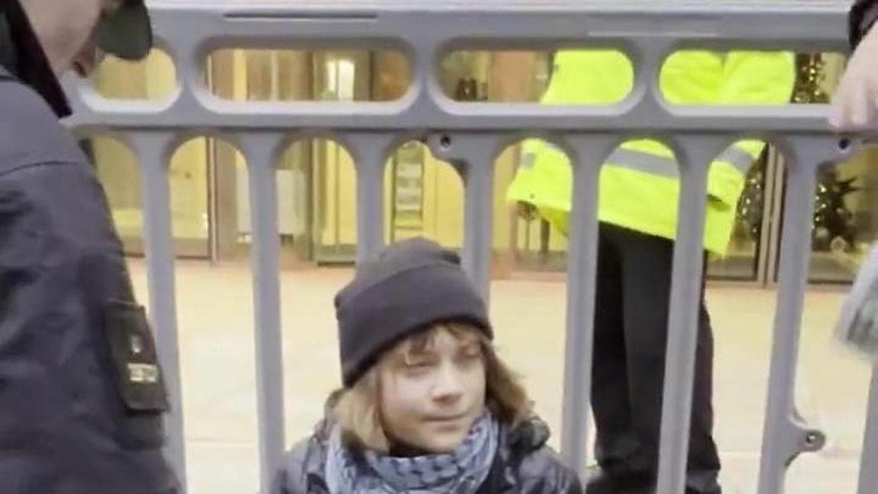 Londra, Greta Thunberg arrestata durante una manifestazione a sostegno della Palestina