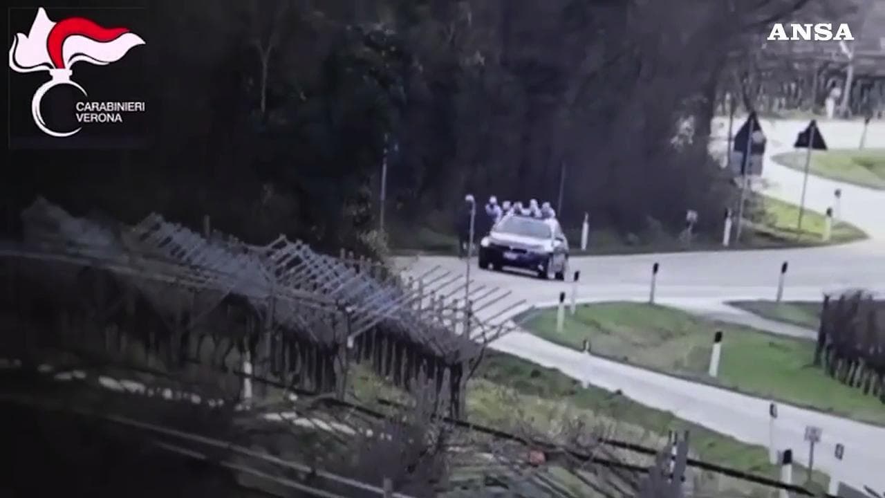 Verona, individuato l'automobilista che aveva sparato a un gruppo di ciclisti