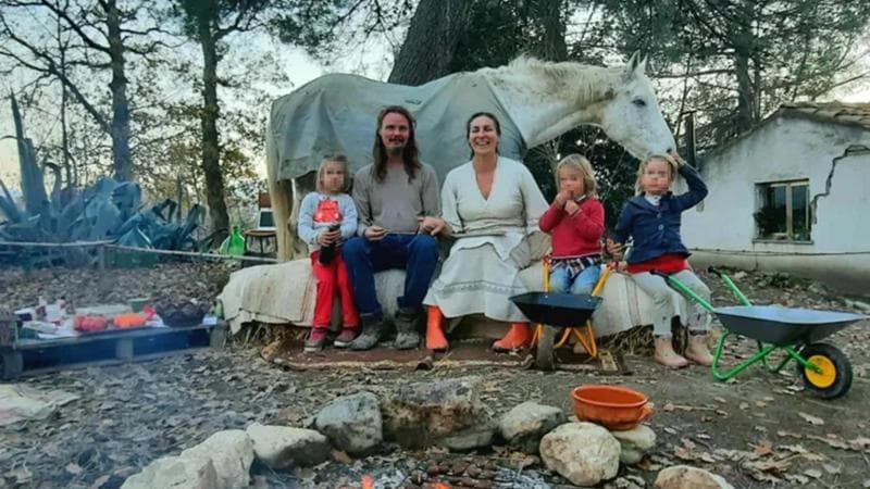 Palmoli (Chieti), Nathan Trevallion e Catherine Birmingham con i figli