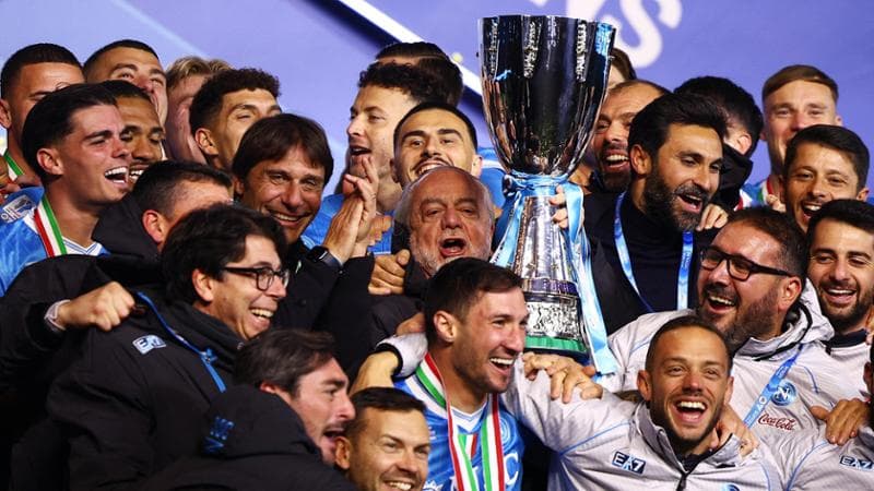 Conte e De Laurentiis festeggiano insieme la Supercoppa