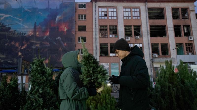 Freddo, buio e raid notturni nelle città, feroci combattimenti sul fronte. Il Natale in Ucraina