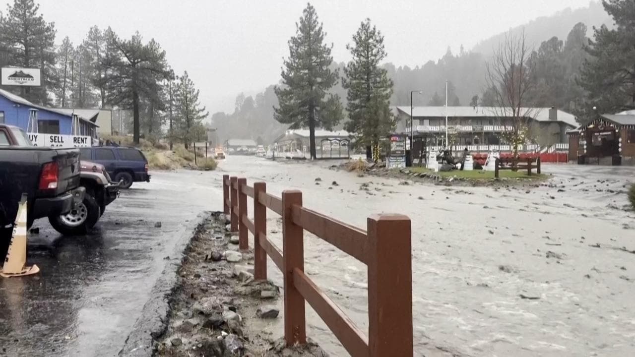 Alluvioni in California, a San Bernardino strade inondate e allagamenti dopo le piogge torrenziali