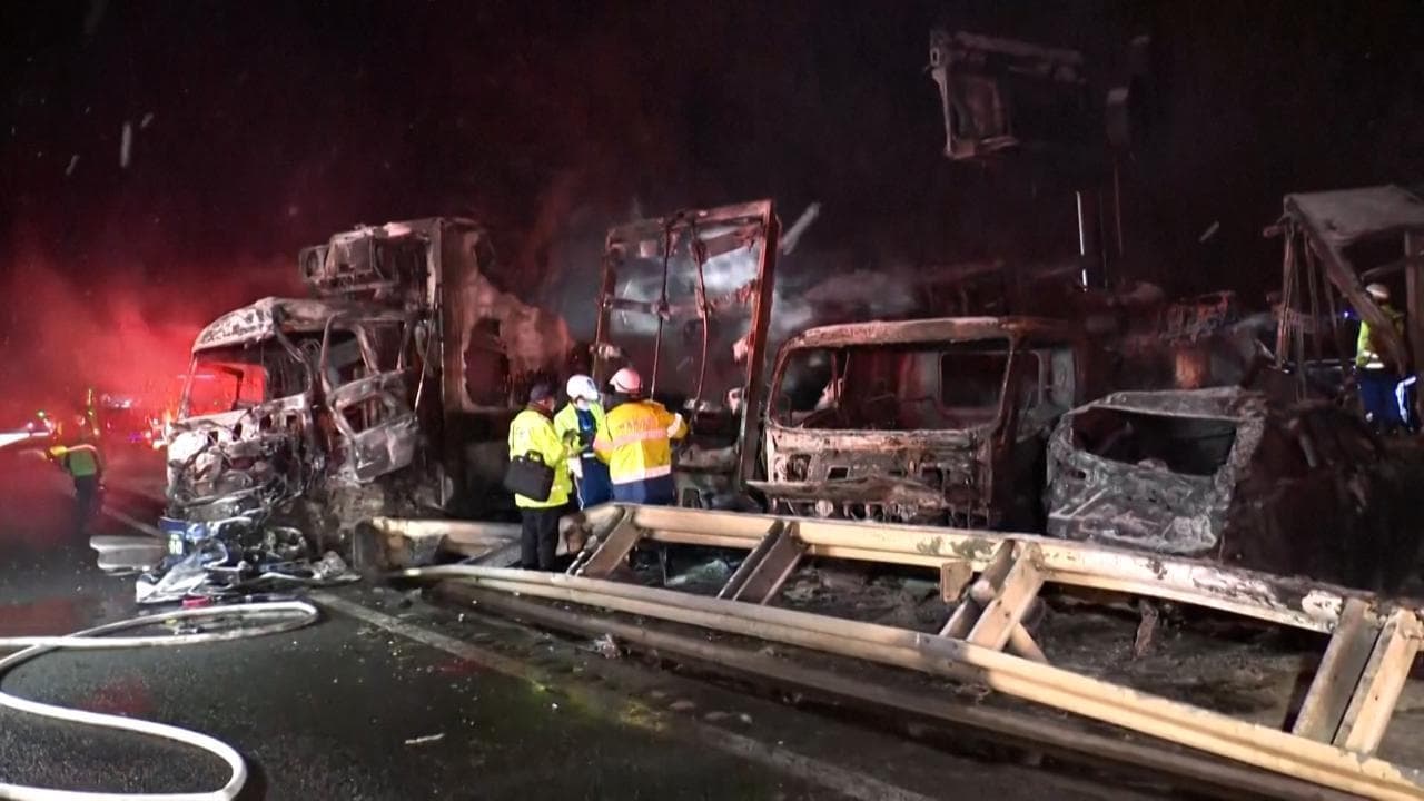 Giappone, maxi tamponamento in autostrada: coinvolti 56 veicoli