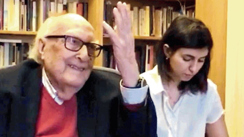 Andrea Camilleri insieme alla nipote Arianna