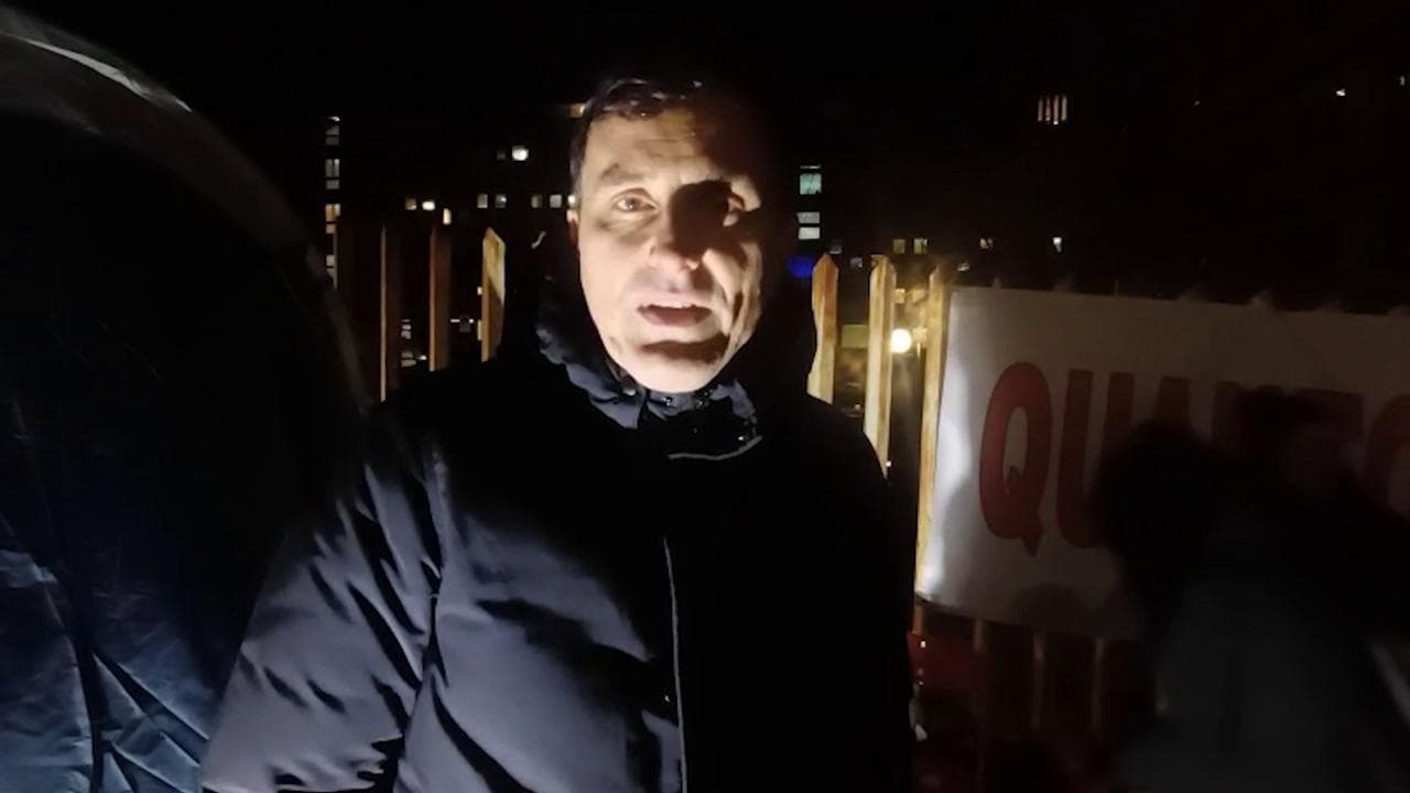 Isernia, il sindaco dorme in tenda davanti all'ospedale: "Basta tagli al Piano operativo sanitario"