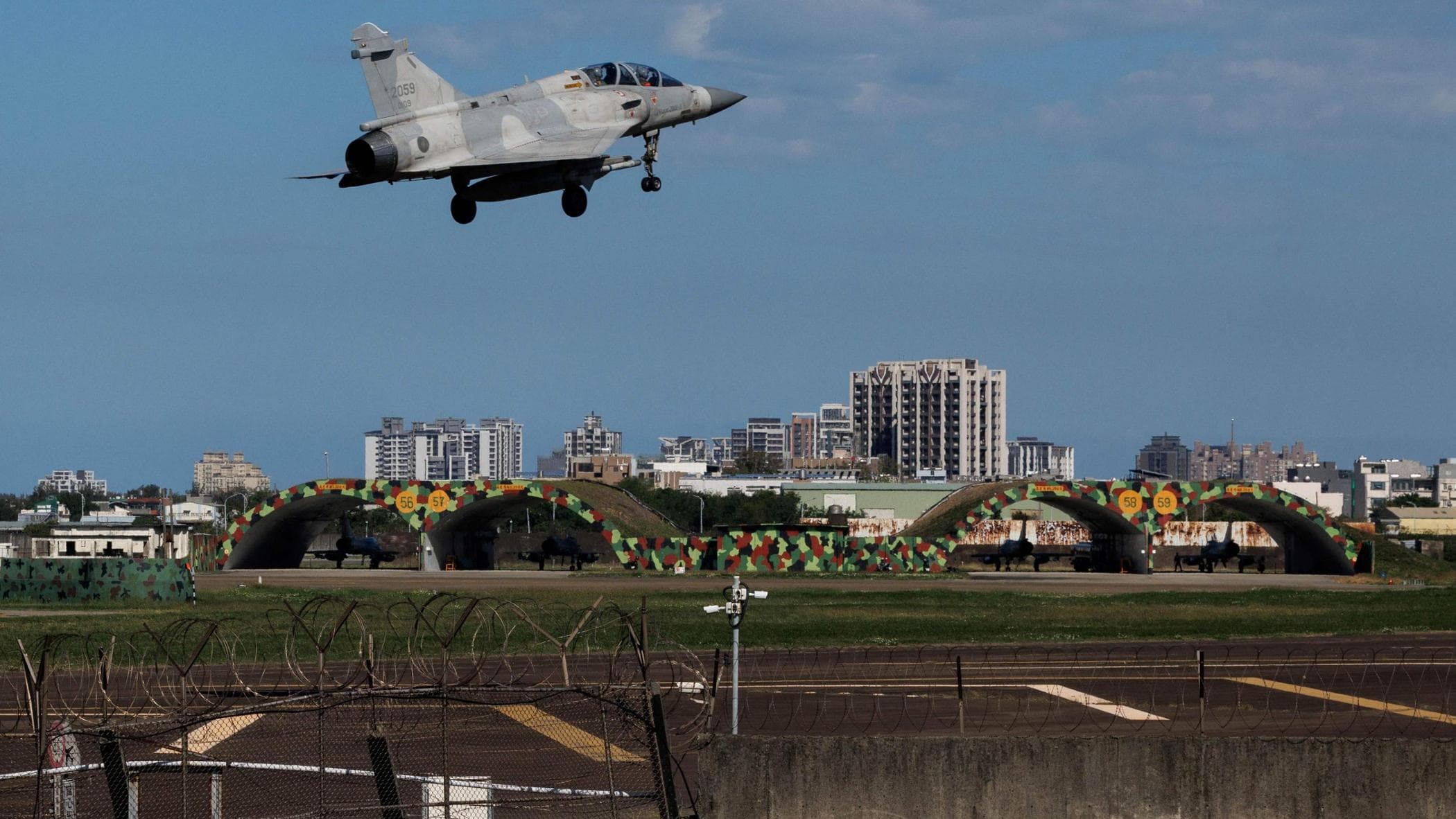 中国、台湾周辺で軍事演習を開始
