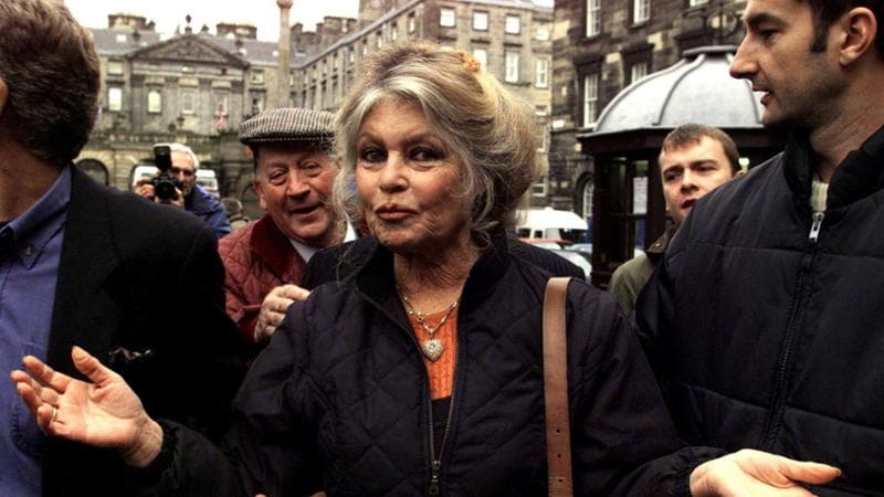 FILE PHOTO: French film star Brigitte Bardot (C) arrives at Edinburgh High Court, November 20 in an attempt to save Woofie the dog, currently on Death Row. Woofie's owners are appealing against a judge's decision to have the dog put down for chasing and barking at a postman in her local town of Peterhead.

AS/ME/File Photo