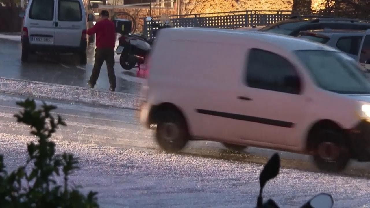 Ibiza, fine anno con la grandine: chicchi gelati e un clima insolito sull'isola spagnola