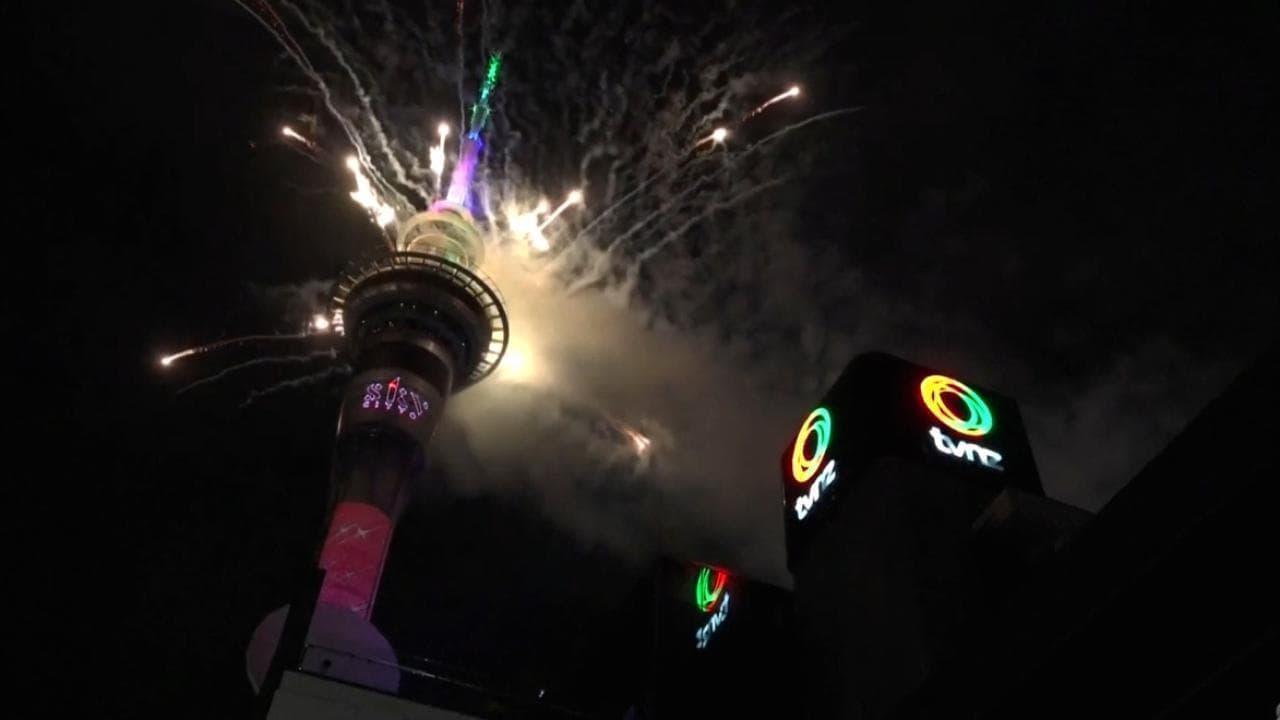 Nuova Zelanda, Capodanno ad Auckland: lo spettacolo dei fuochi di artificio