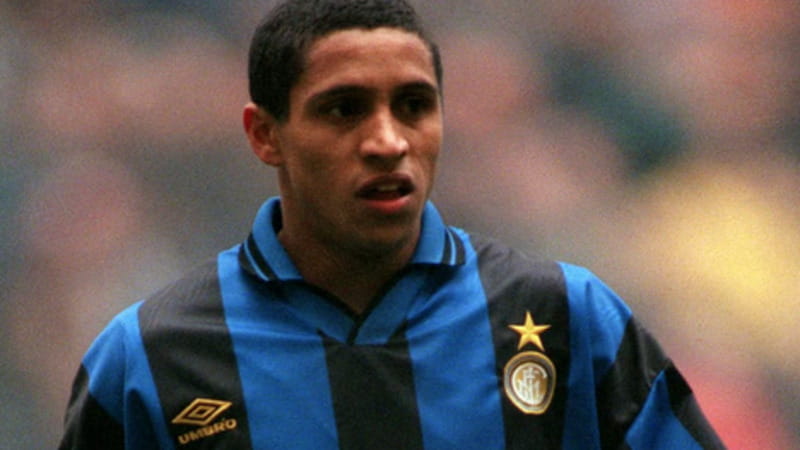 Roberto Carlos operato d’urgenza al cuore: “Ma non ho avuto un infarto”. Come sta