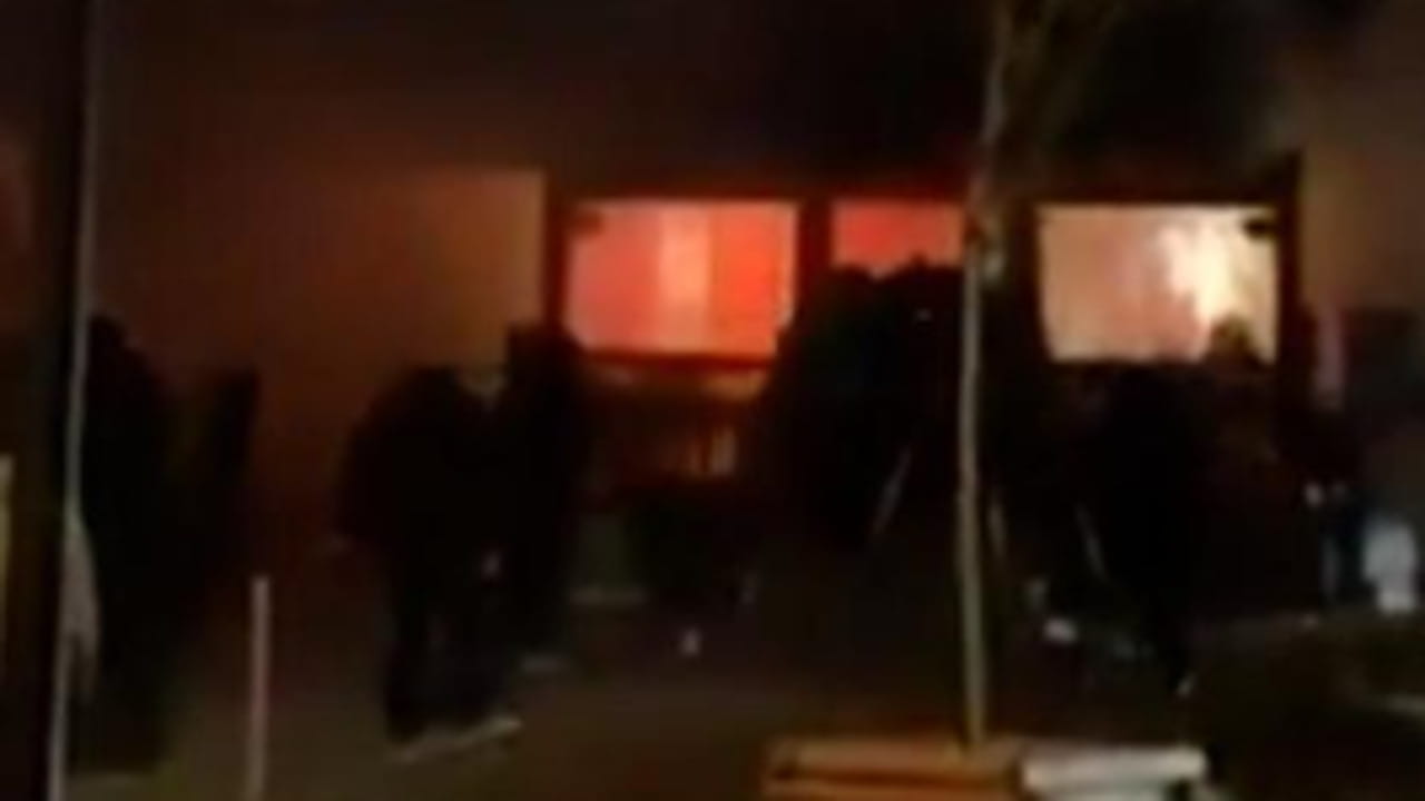 Svizzera, esplosione in un bar a Crans-Montana: le immagini dell’incendio