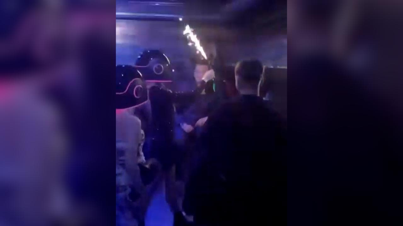 Bar Le Constellation, il video con le candele di compleanno che sono forse all'origine dell'incendio