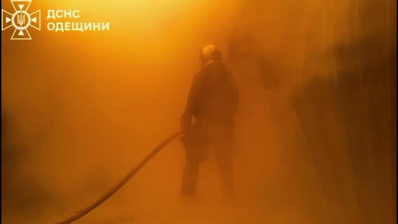 Ucraina: attacco russo con oltre 200 droni. Zelensky agli USA: "Inviate subito gli aiuti promessi"