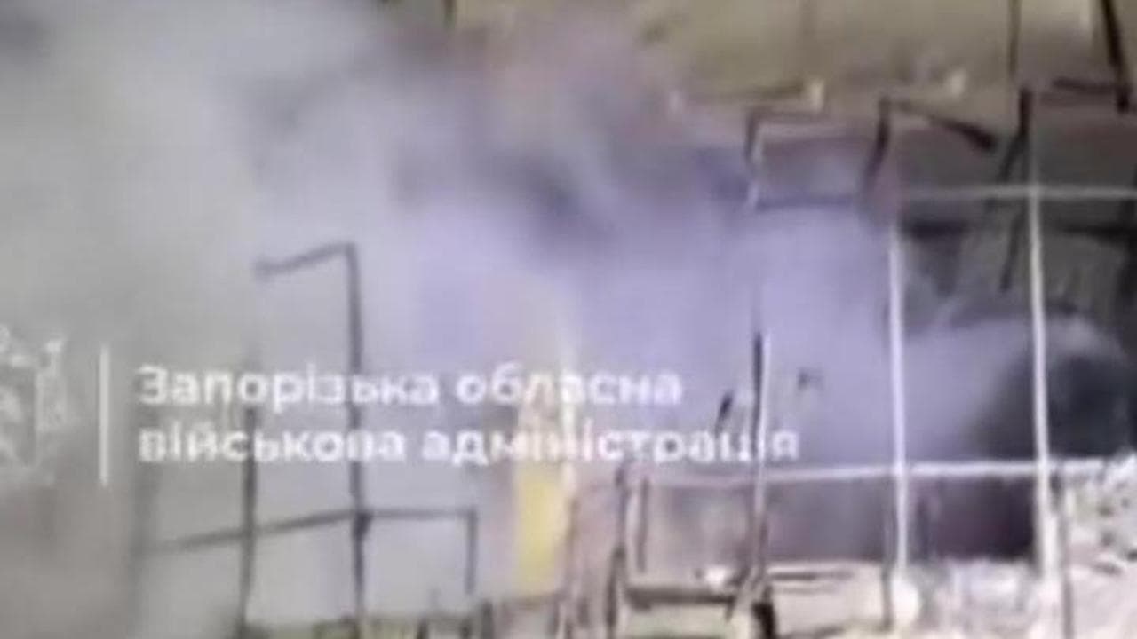 Massiccio attacco di droni russi su Zaporizhzhia. Dai video social le esplosioni e gli incendi