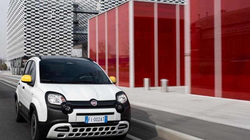 2025'in en çok satan 10 arabası: Kraliçe Panda olmaya devam ediyor, Dacia Sandero ve Jeep Avenger podyumda