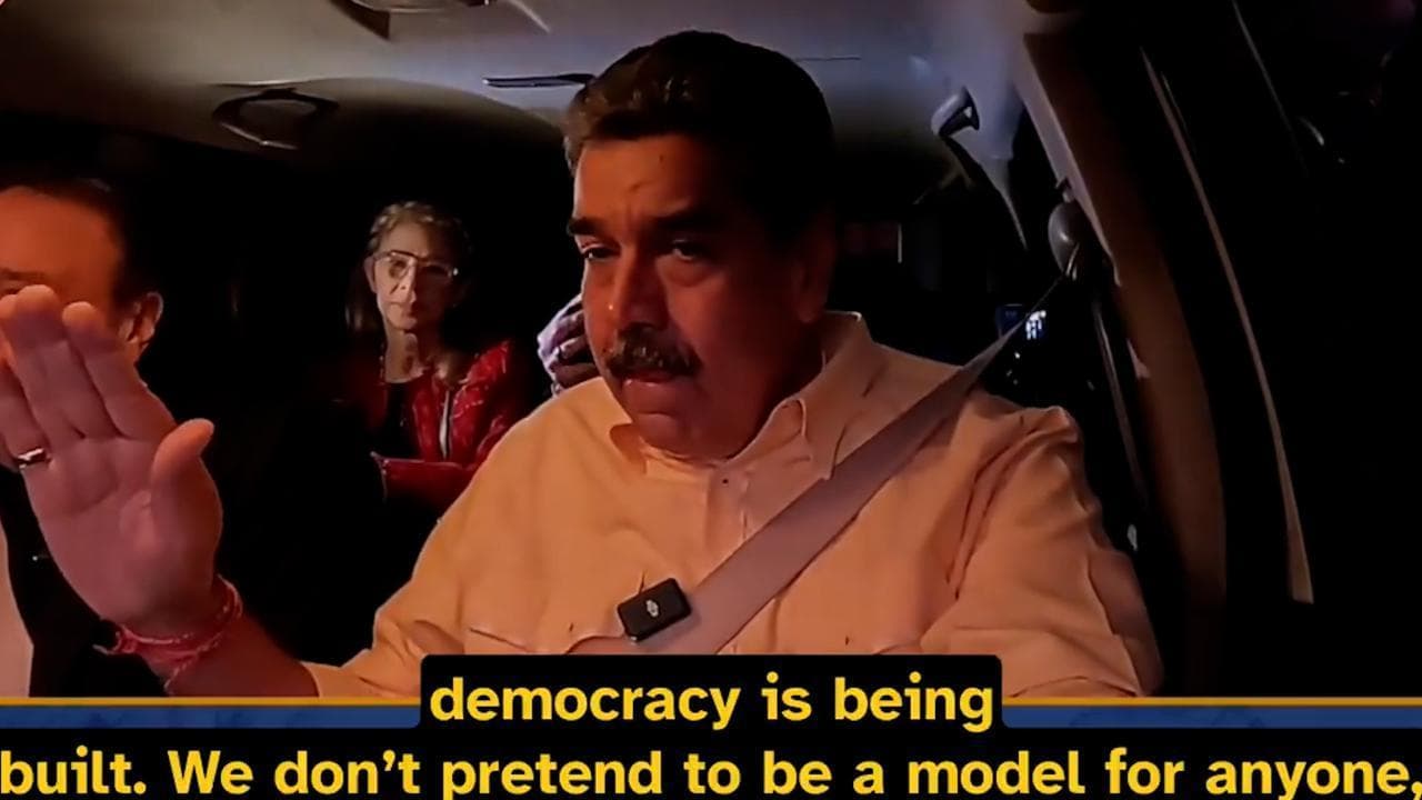 Venezuela, le ultime immagini di Maduro poche ore prima della cattura: in auto con i giornalisti