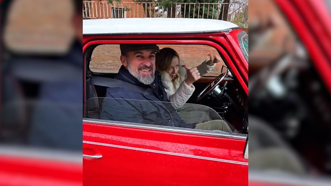 Madrid, Meloni ospite di Abascal guida la Mini. Il leader di Vox: "Giorgia chica valiente"
