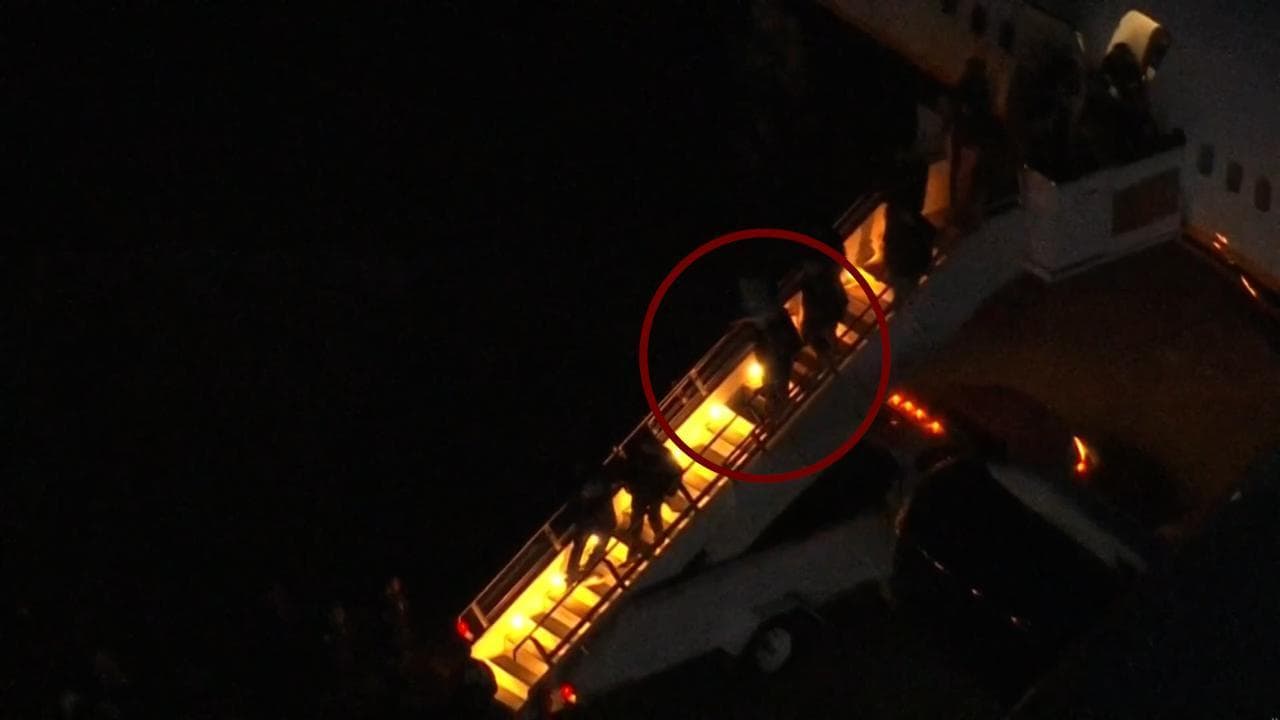 New York: Maduro portato fuori dall'aereo in manette