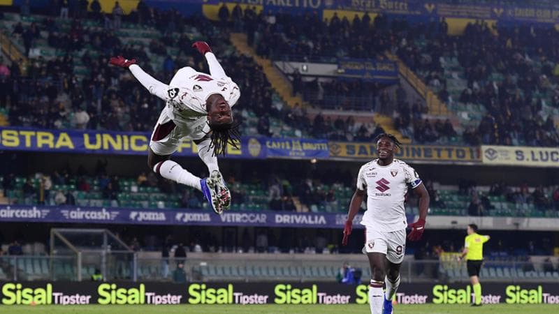 L'acrobazia di Njie dopo il gol del 3-0