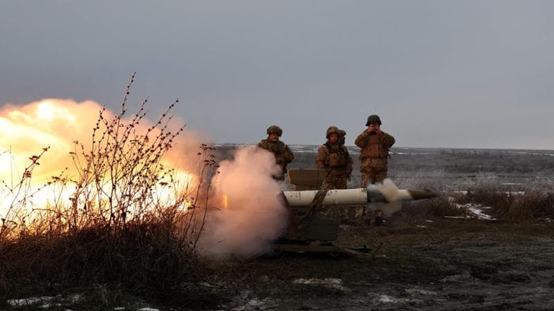 Militari ucraini sparano un missile anticarro sovietico Fagot&nbsp;

