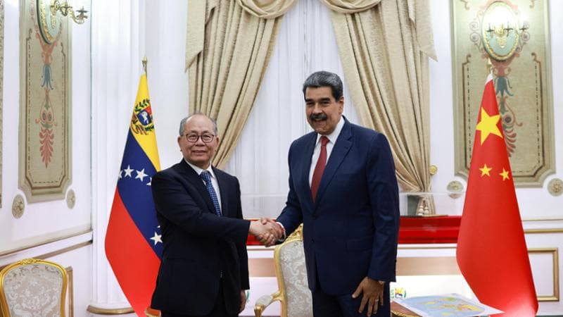L'incontro tra Maduro e l'inviato cinese Qiu Xiaoqi a Caracas poco prima del blitz Usa in Venezuela