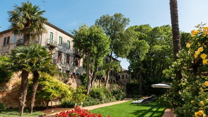 Uno scorcio della vegetazione in cui si inscrivono alcune camere dell'hotel Nh Collection Palazzo dei Dogi
