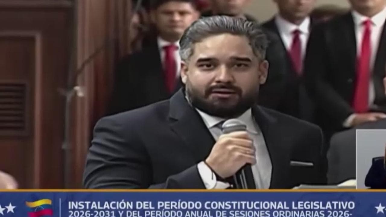 Venezuela, il figlio di Maduro parla all'assemblea con voce rotta: "La patria è in buone mani papà"
