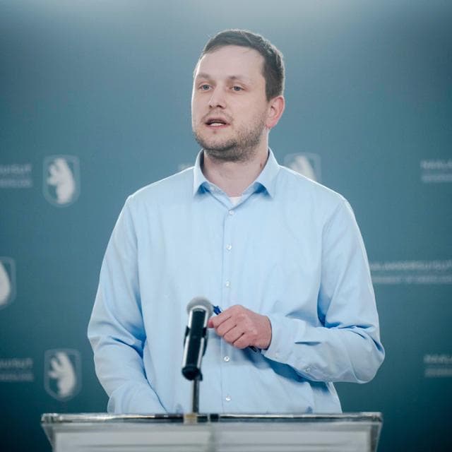 Danimarka Grönland'daki askeri varlığını güçlendiriyor. Ancak Trump Kopenhag'sız bir anlaşmaya hazırlanıyor