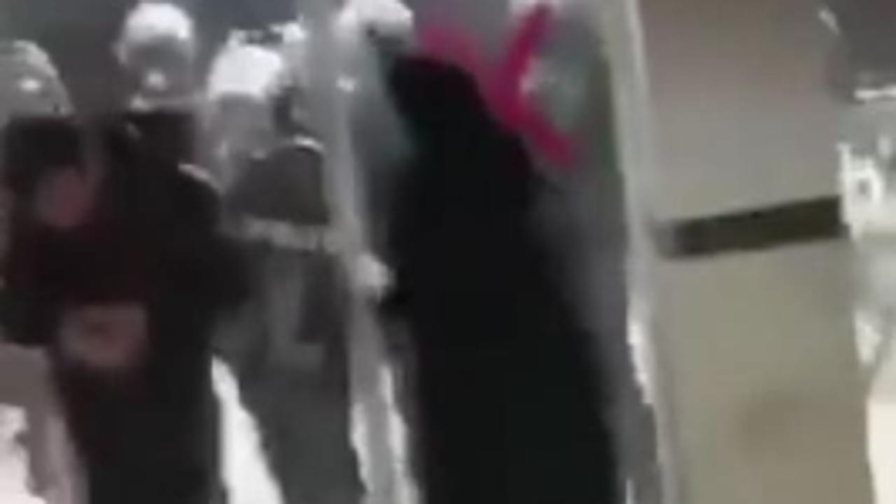 Iran, le forze di sicurezza sparano  sulla folla che protesta in un ospedale a Ilam