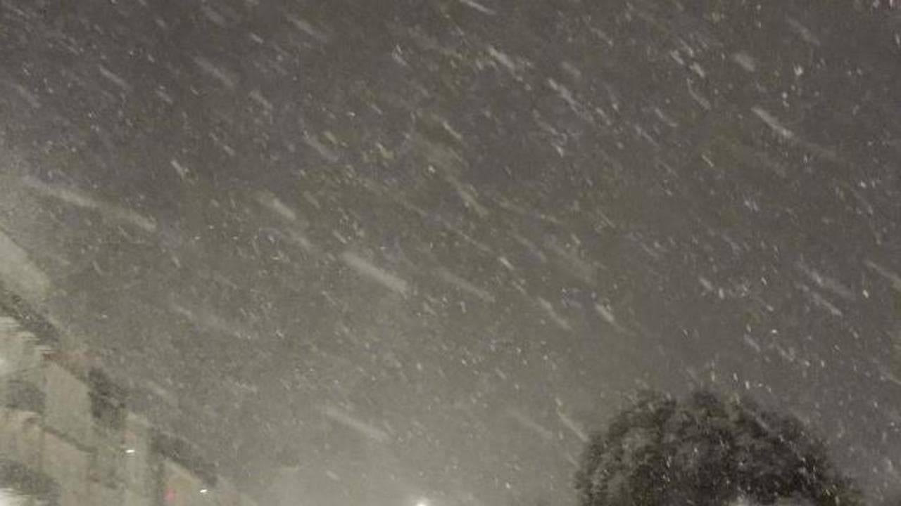 La Rochelle, battaglia di palle di neve tra poliziotti e passanti