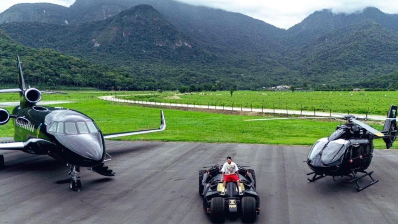 Brasile, Neymar non si accontenta di elicottero e "Batmobile": si regala un jet da 215 milioni
