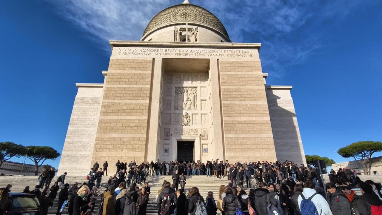 I funerali nella Basilica di Santi Pietro e Paolo (foto Tersigni)