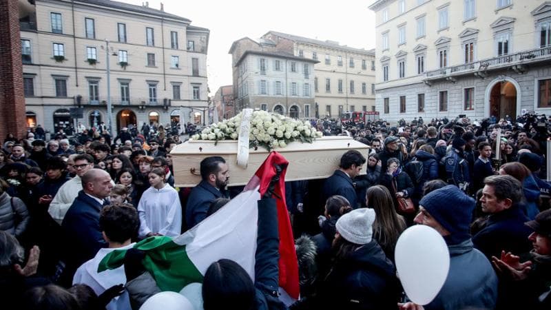 Crans-Montana, oggi i funerali dei ragazzi: chiese piene a Milano per Achille e Chiara