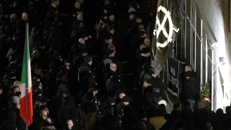 Acca Larentia, tra Casapound e ultrà: quel rito lugubre e stanco nella capitale indifferente