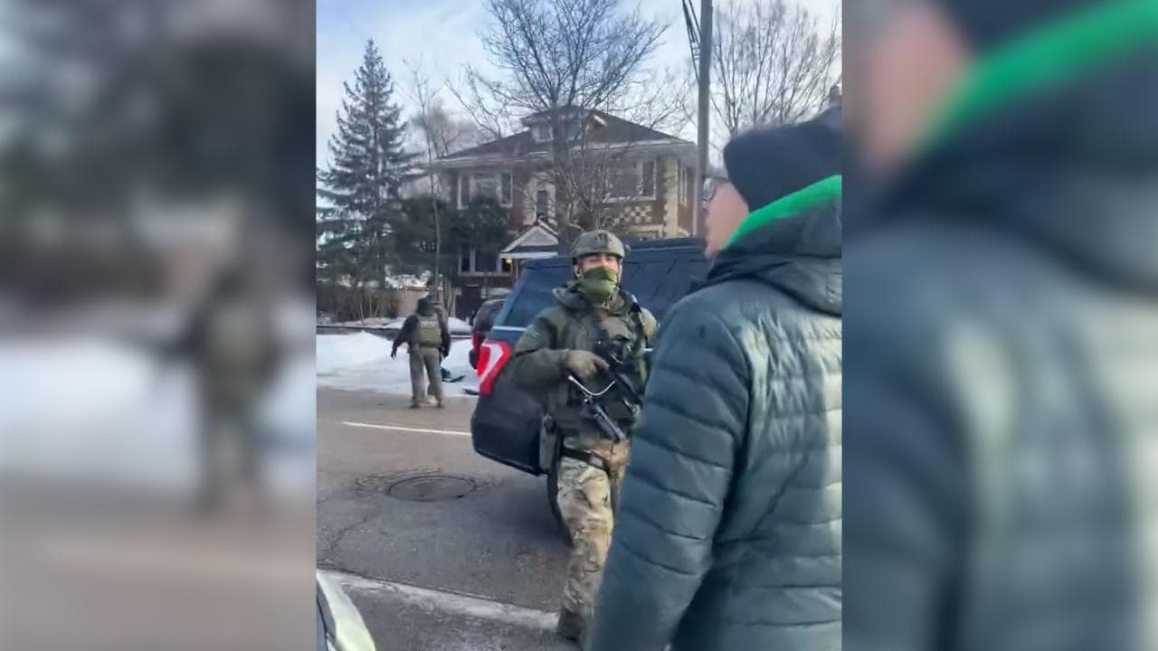 Minneapolis: donna uccisa dall'Ice, il medico viene allontanato dagli agenti