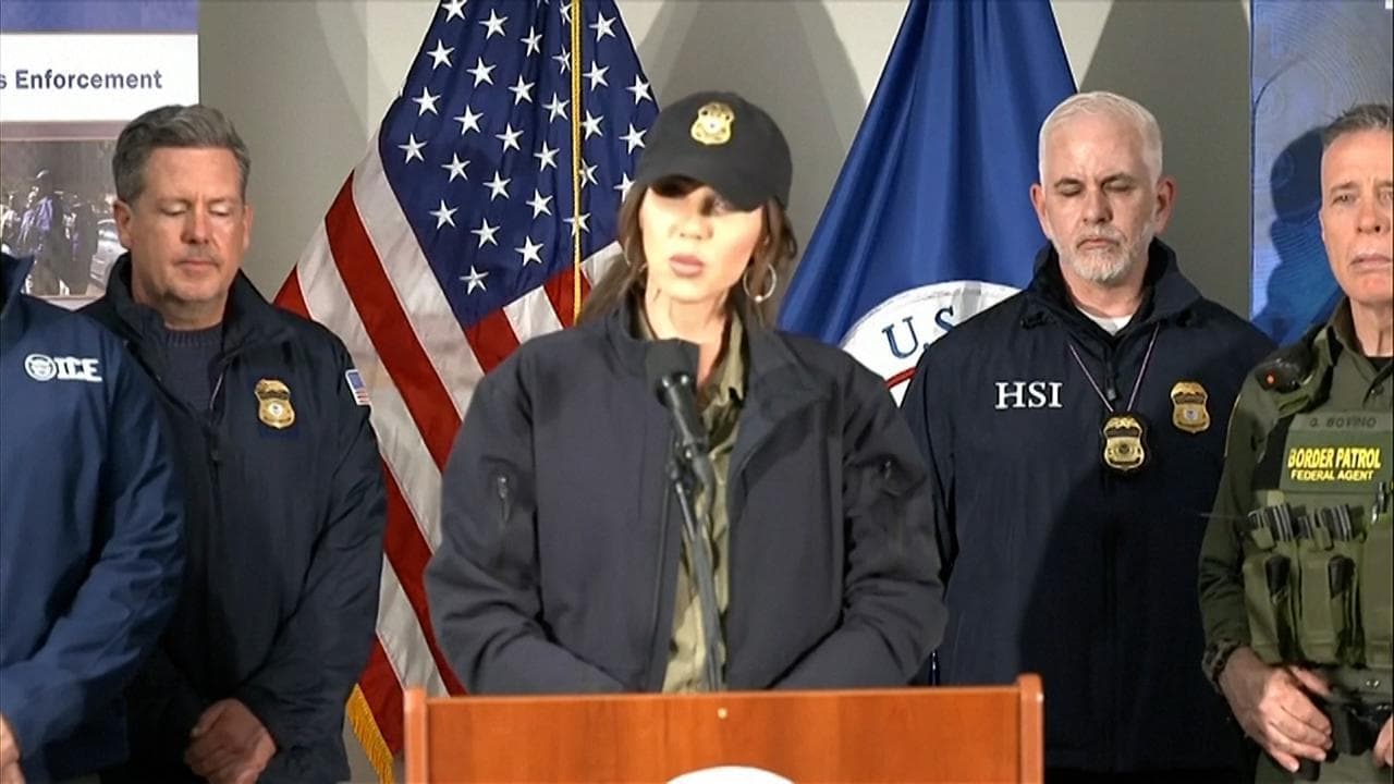 Minneapolis, Kristi Noem: "La donna ha cercato di investire un agente, atto di terrorismo interno"