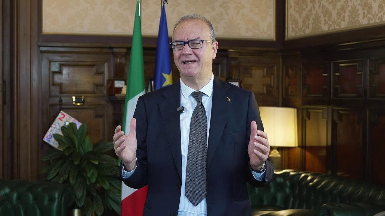 Il monito di Valditara: "Abbiate cura della nostra bandiera, onoriamo la nostra identità"