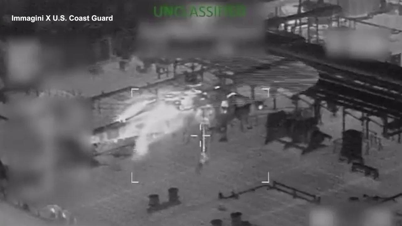 Caraibi, il blitz sulla petroliera "Sophia" nelle immagini delle guardia costiera americana