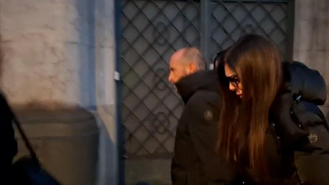 Crans Montana, i coniugi Moretti arrivano in tribunale per l'interrogatorio
