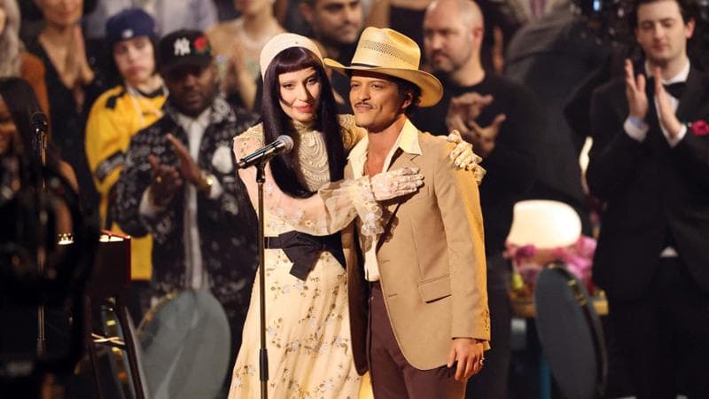 Bruno Mars, l’attesa è finita: dopo dieci anni arriva l’album “The romantic”