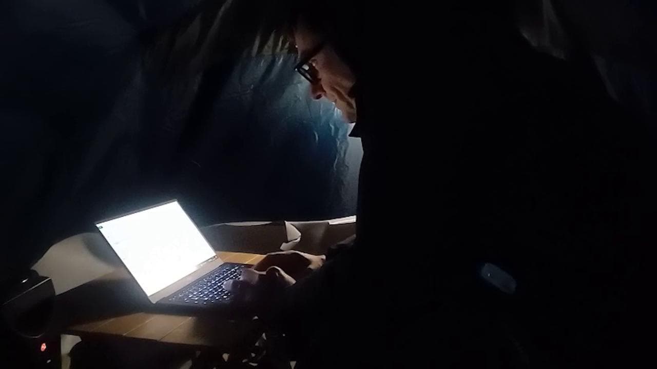 Isernia, sindaco ancora in tenda per la sanità. "Pronti a offrire un pacchetto attrazione ai medici"