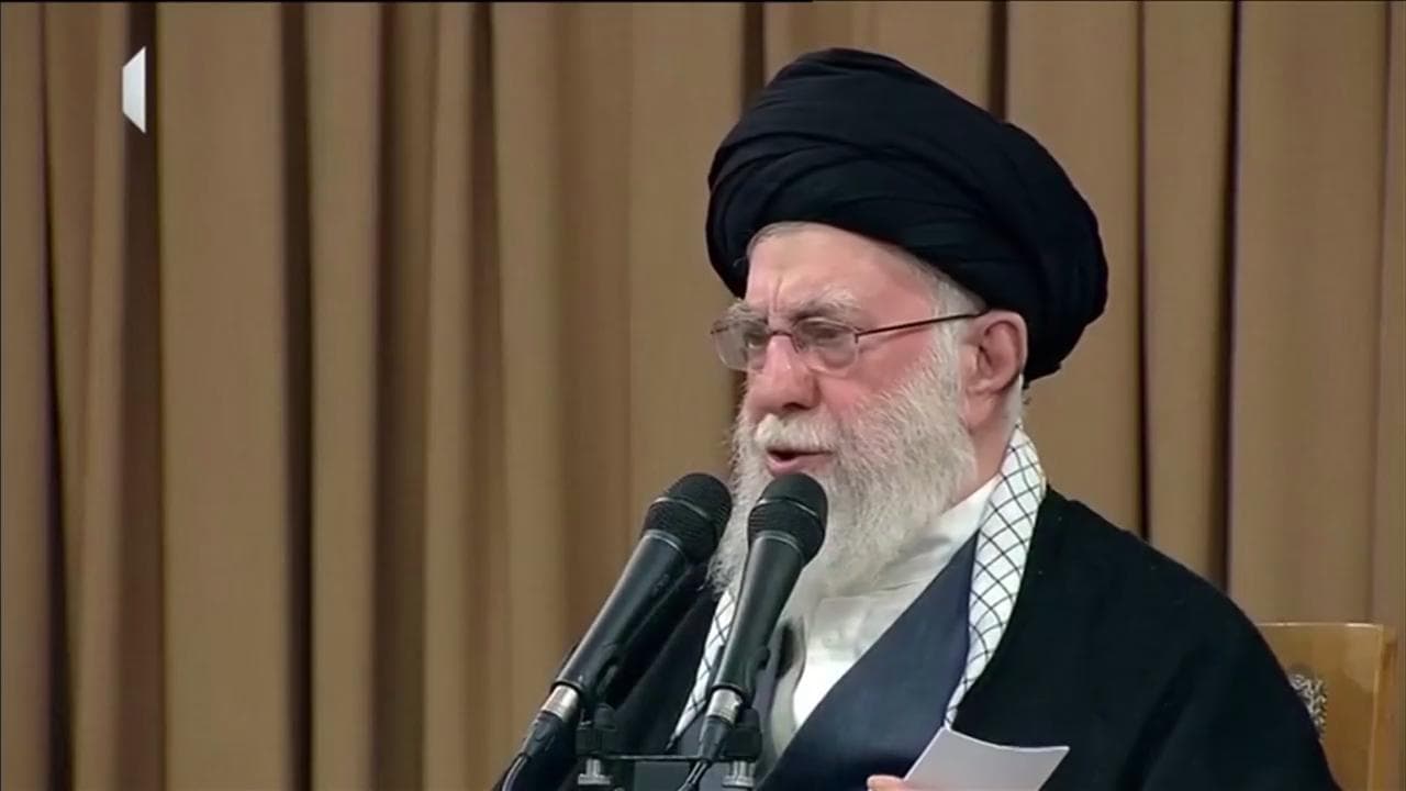 Khamenei: "L'Iran non si tirerà indietro di fronte a mercenari che vogliono distruggere il paese"