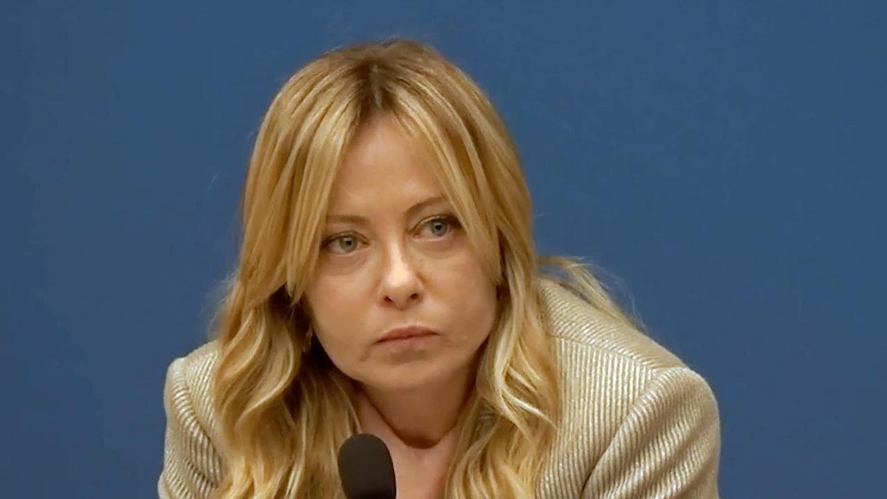 Crans-Montana, Meloni: "Nostre norme più rigide, ma ragionare su divieto scintillii sulle bottiglie"